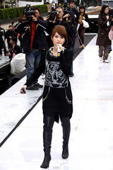 幻灯：杨丞琳为跨年演唱会卖力彩排