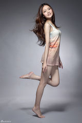 组图：叶熙祺曝大尺度写真 大秀美腿性感撩人