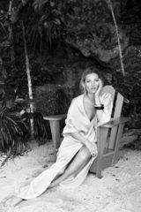 组图：凯特-莫斯牙买加拍时尚封面 尽显狂野性感