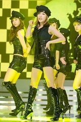 组图：少女时代T-ara等劲歌热舞 泫雅贤胜夺冠