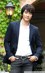 组图： 宋承宪拍摄写真 眼神迷离电力十足