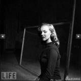 组图：梦露罕见训练照曝光 认真排练重现魅力