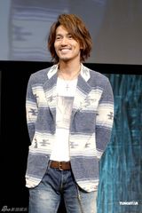 幻灯图：言承旭赴日本宣传引八千旭迷 不忘行善筹款