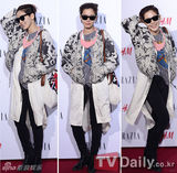 组图：严志媛出席活动裸色裙装高贵似公主