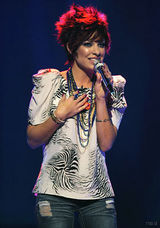 幻灯图：第九季《美国偶像》女生10进8 渐入佳境