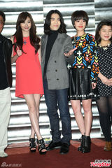 组图：萧敬腾安全升级 邱黎宽派六保鏢贴身护主