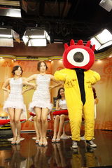 高清组图：Wonder Girls做客 与大浪热力飙舞