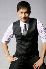 组图：骆达华最新绅士写真  彰显优雅神秘“坏男人”