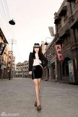 幻灯图：肖雨雨写真秀全新造型 复古混搭大秀美腿