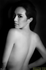 组图：女星孟茜半裸拍写真 秀春光演绎性感诱惑