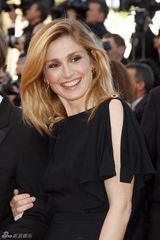 组图：41岁女星偷情法国总统 昔日裸照流出