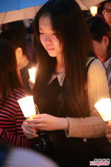 组图：张国荣逝世11周年 歌迷文华酒店悼念哥哥