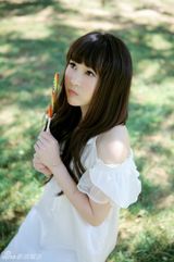 组图：袁菲拍梦幻写真演绎芭比风潮