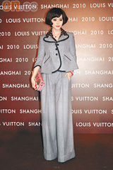 幻灯图：巩俐低胸亮相艳压群芳 型男阮经天变害羞