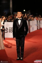 组图：《中国合伙人》佟大为陈可辛显亲密