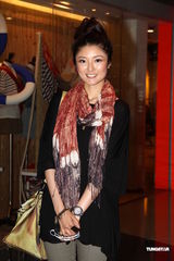 高清组图：港姐入围佳丽做发型 朱晨丽否认贪慕虚荣