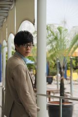 高清图：胡夏“萌”游新加坡 造型经典笑容灿烂