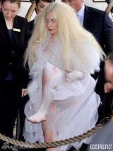 组图：雷帝GAGA全裸穿白纱透视裙两点全露