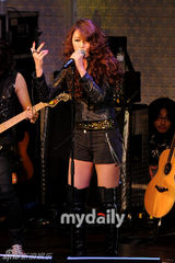 组图：韩星任宰范时隔七年发新专辑 现场火爆人气旺