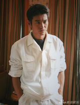 幻灯图：袁文康张静初泥潭激吻 影片彰显另类爱情