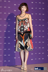 组图：韩国笑星名模齐聚亮相慈善时装秀