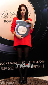 组图：朴诗妍出席化妆品专卖店开业仪式