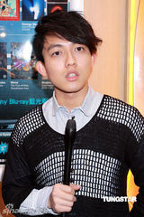 幻灯图：林宥嘉赴港宣传新专辑 举办签名会