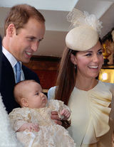 组图：威廉凯特曝最新全家福 可爱小王子八月大