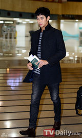 组图：韩星金秀贤赴日宣传《月亮怀抱太阳》