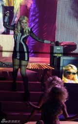 高清组图：帕丽斯-希尔顿西班牙性感亮相香艳派对