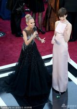 组图：奥斯卡现场-安妮-海瑟薇获最佳女配角