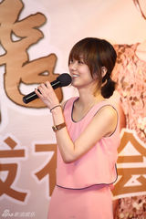 组图：林志颖宣传《一起飞》不惧台风抵羊城