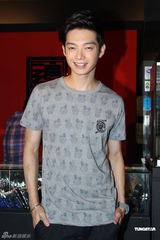 组图：辰亦儒为自己潮牌站台 方文山来助阵