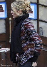 组图：Queen S布莱克纽约街拍从容干练