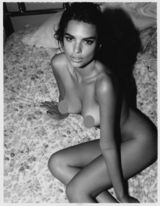 组图：内衣女模艾米丽艳照裸胸露臀