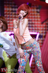 组图：SHINee新曲夺冠叠罗汉 Rania镂空装惹火