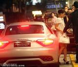 组图：郭晶晶乘坐百万跑车亮相 刘嘉玲风头被抢