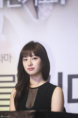 独家高清：《期待恋爱》发布 宝儿红裙清纯可爱