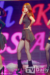 组图：SISTAR孝琳M字腿惹火 EXO小分队抒情回归