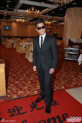 组图：演唱会之父张耀荣出殡 郭富城陪同全程