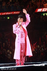 组图：许志安出道25周年红馆开唱 郑秀文捧场