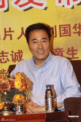 组图：《风车》登陆北京卫视 小宋佳短裙亮相险走光