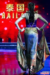 组图：亚洲超模大赛现场换装 旗袍瞬间变泳装