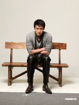 幻灯图： 陆毅为《美丽密令》拍宣传照搞怪幽默 