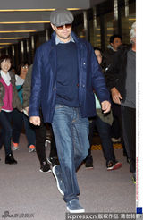 组图：莱昂纳多亮相日本 墨镜遮面酷劲十足