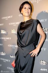 组图：邬君梅时尚活动高贵典雅 周立波张静初互问好