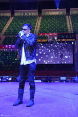 高清：刘德华红馆热唱过冬 黄秋生狂人口琴独奏站台