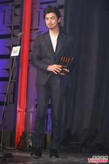 组图：范晓萱劲装登时尚场 避谈小S代言风波