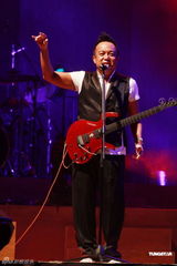 组图：曹格个唱力证与侧田兄弟情 刘德华低调助阵