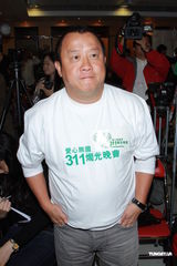 组图：成龙曾志伟谭咏麟率演艺群星录歌鼓励日本